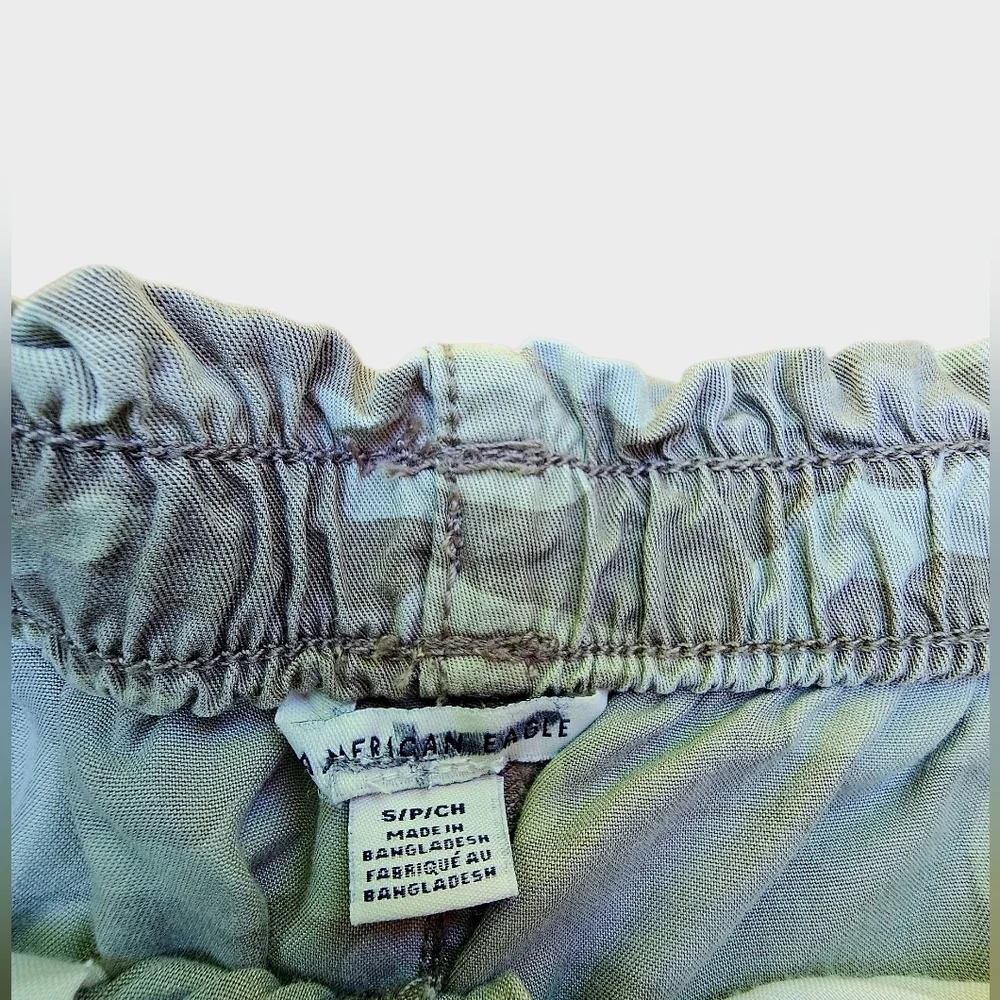American Eagle Outfitters Camo Athletic Shorts In Khaki Olive Camouflage, Size S - Picture 5 of 5
